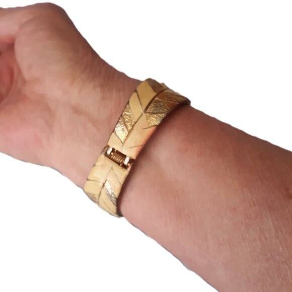 Vintage Chunky Gold Leaf Enamel Statement Bracelet - Picture 5 of 6